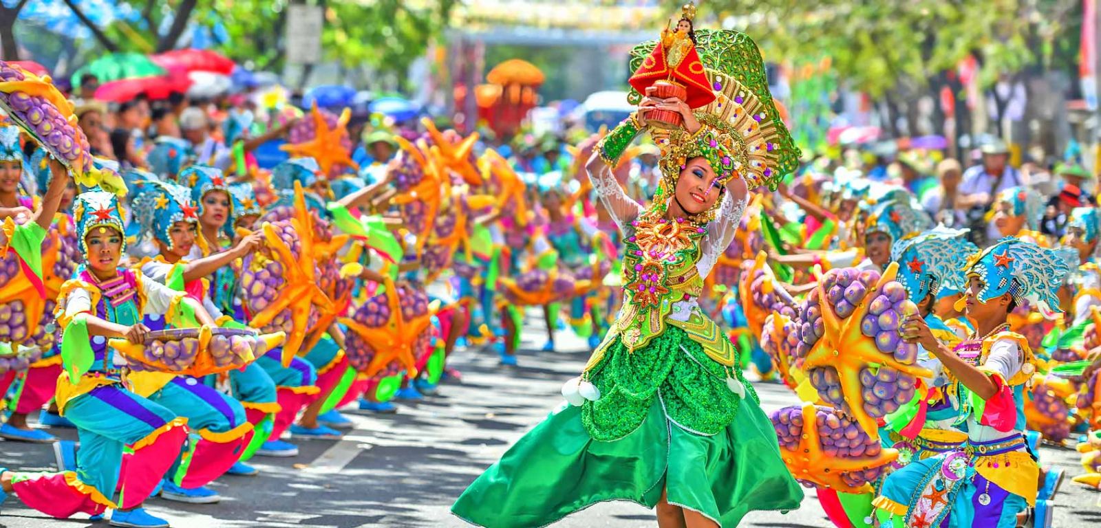 Hòa mình vào niềm hạnh phúc trong lễ hội Masskara ở Philippines